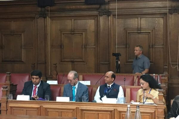 PROF-GRAEME-OXFORD30B96BAE-F8AA-4251-BAA5-2B0CA96864CE-600x400